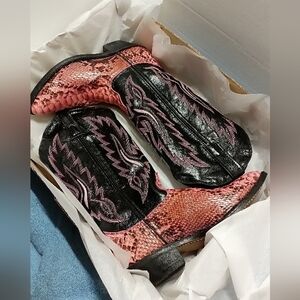 Women's Cowboy Boots Size 6 1/2 M Color Pink Python New